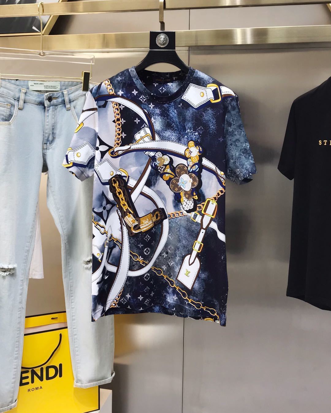 詳細な写真と価格については私に連絡してください。