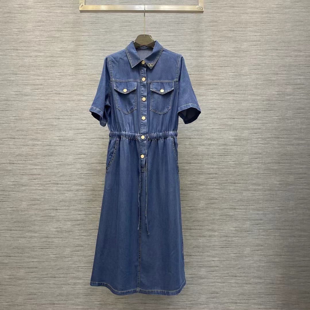 詳細な写真と価格については私に連絡してください。