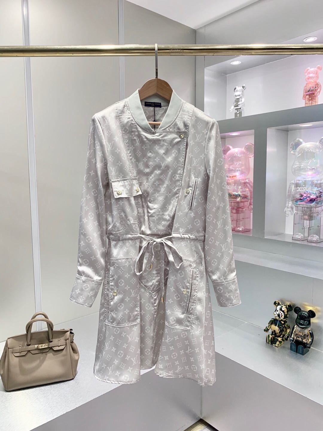 詳細な写真と価格については私に連絡してください。