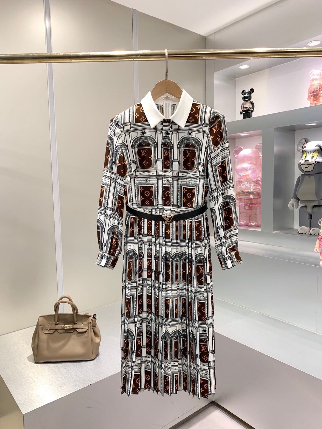 詳細な写真と価格については私に連絡してください。