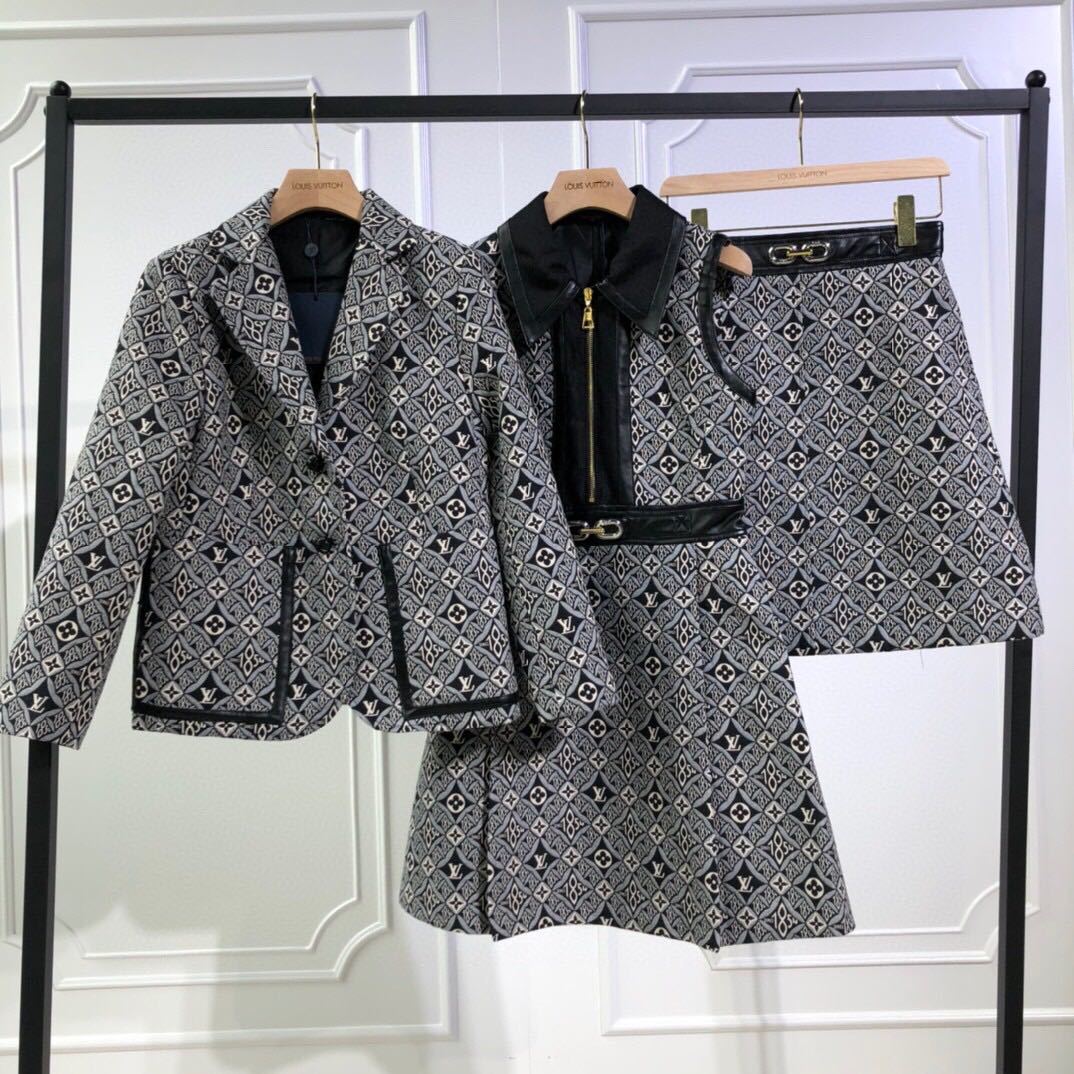 詳細な写真と価格については私に連絡してください。