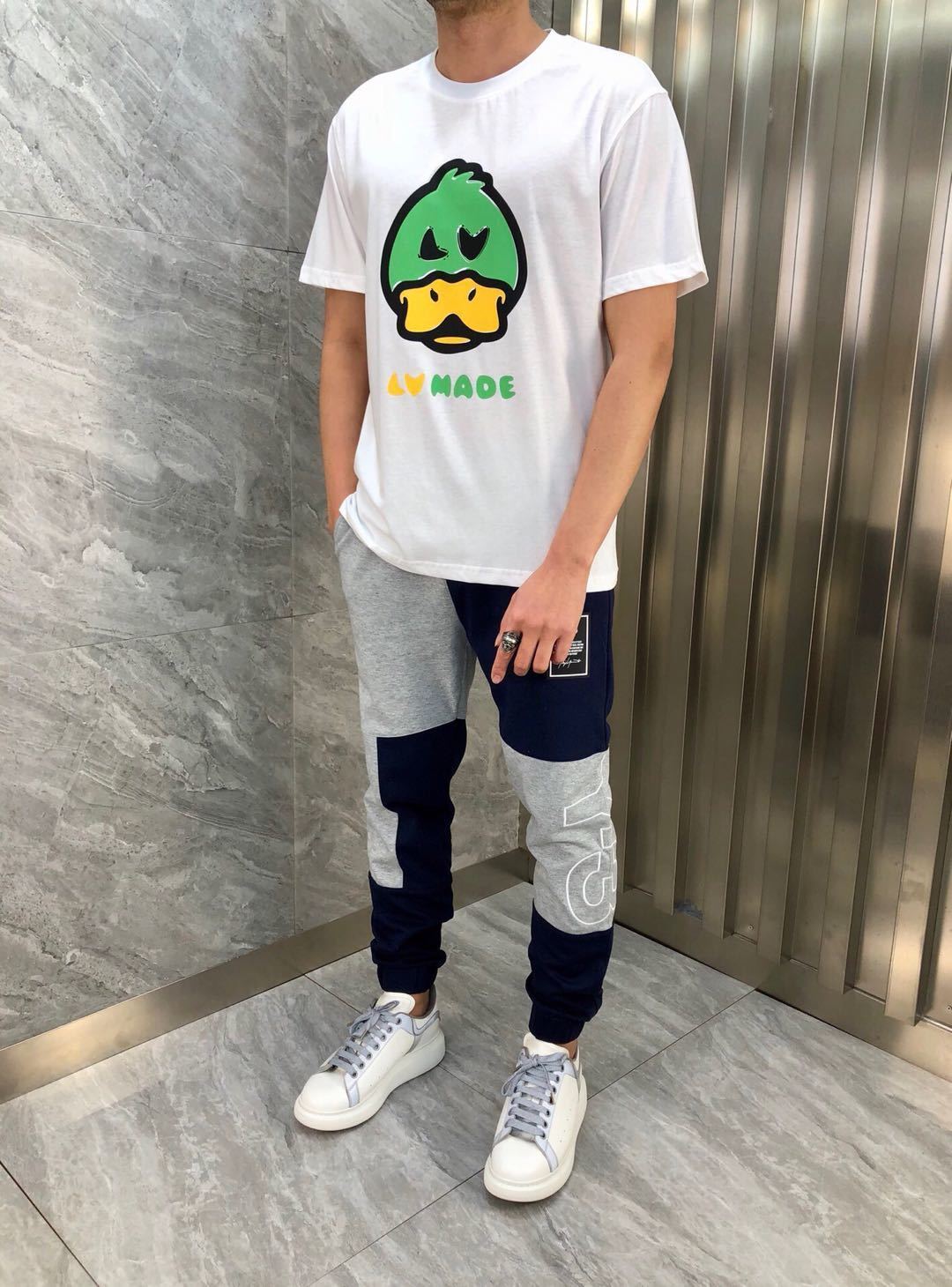 詳細な写真と価格については私に連絡してください。