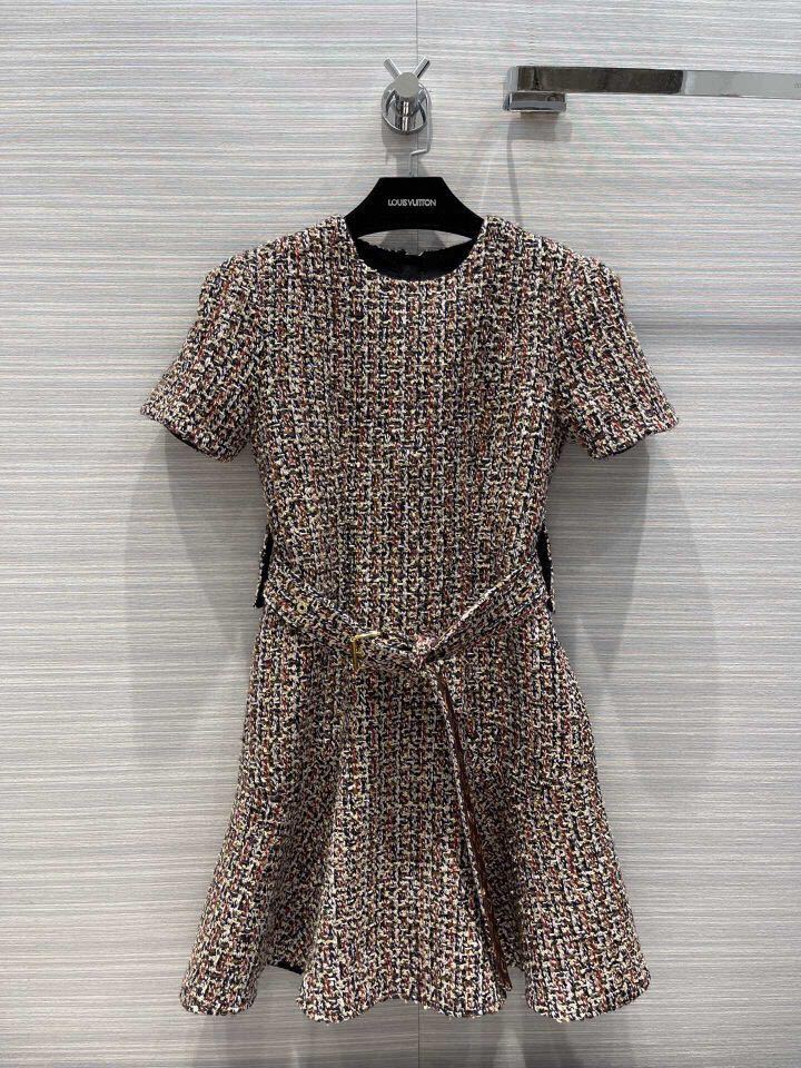 詳細な写真と価格については私に連絡してください。