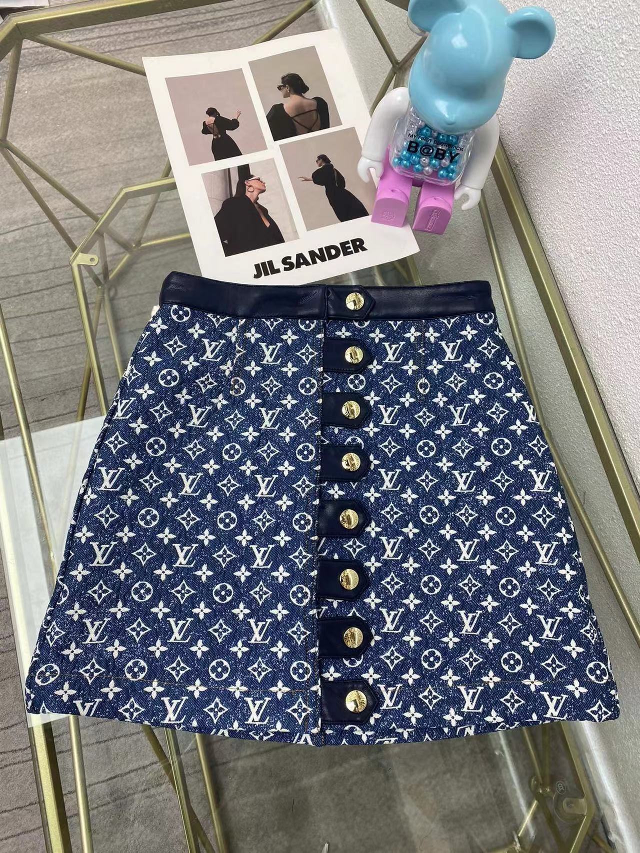 詳細な写真と価格については私に連絡してください。