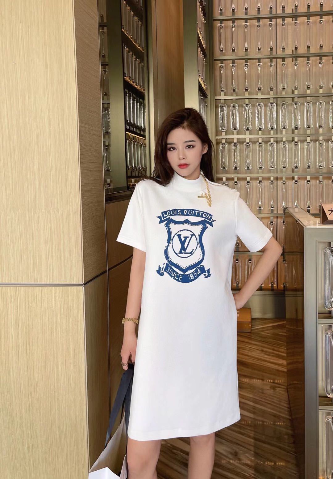 詳細な写真と価格については私に連絡してください。