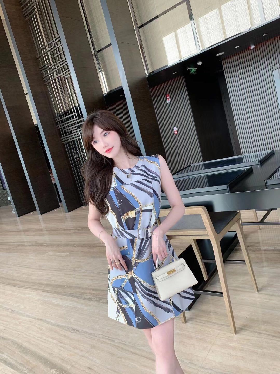 詳細な写真と価格については私に連絡してください。