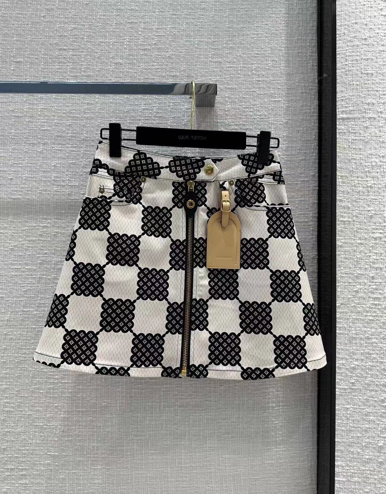 詳細な写真と価格については私に連絡してください。