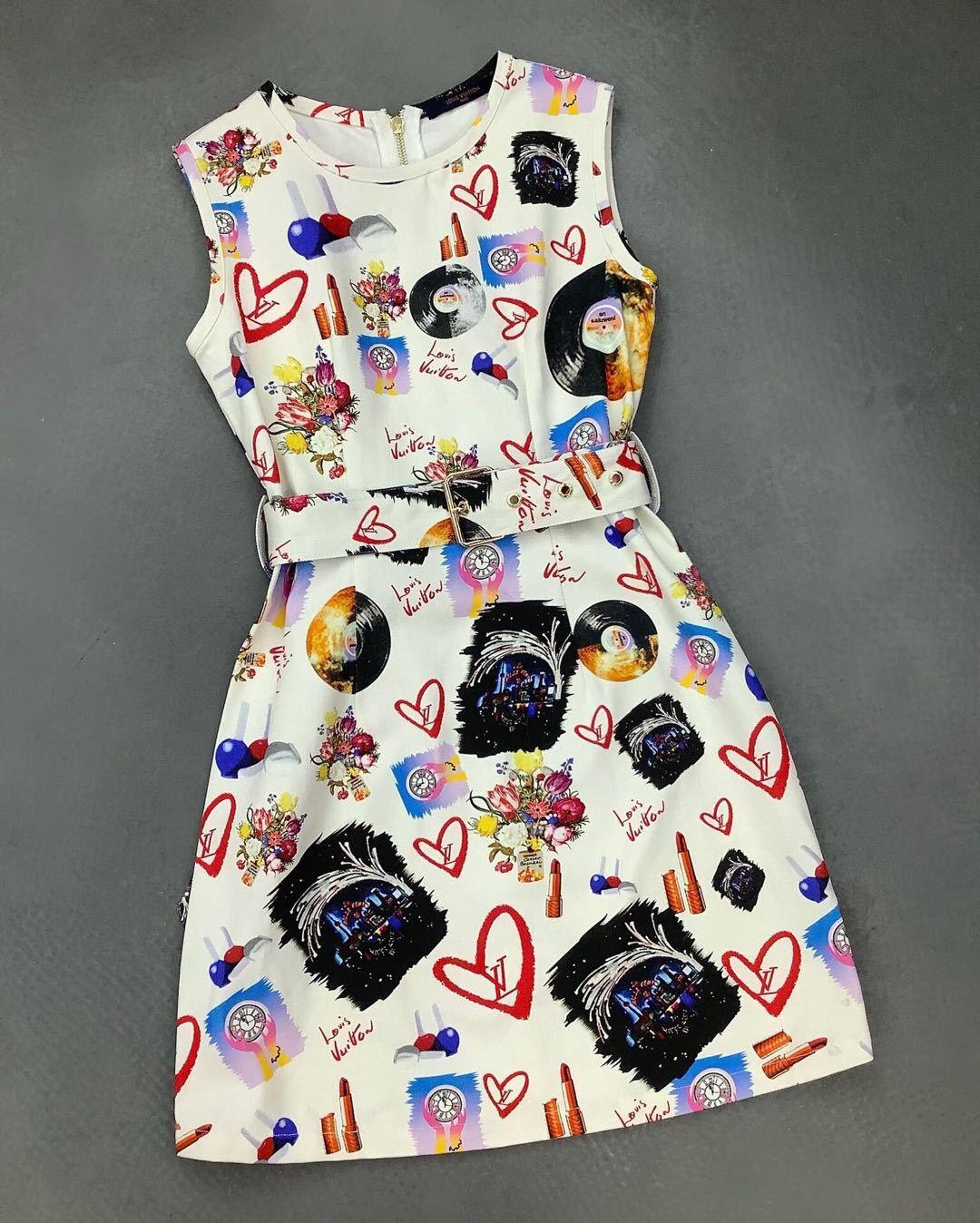 詳細な写真と価格については私に連絡してください。