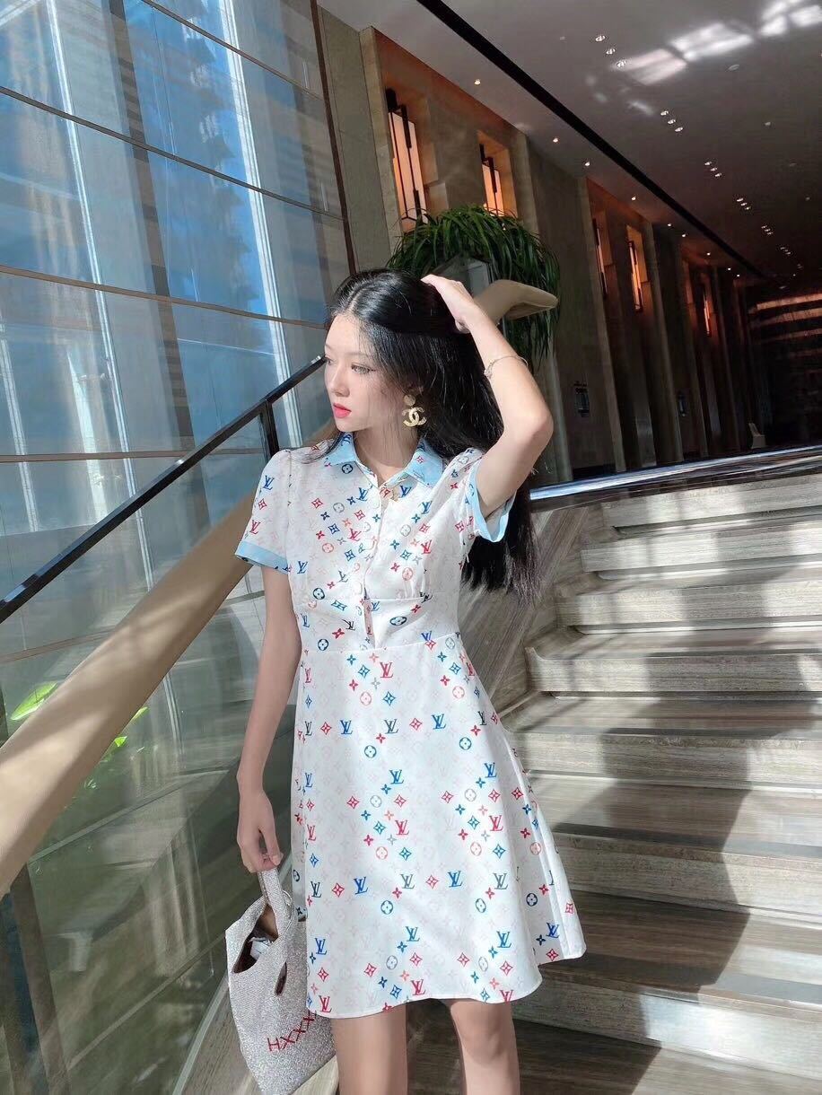 詳細な写真と価格については私に連絡してください。