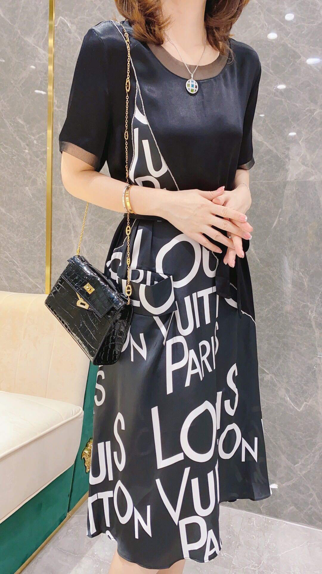 詳細な写真と価格については私に連絡してください。