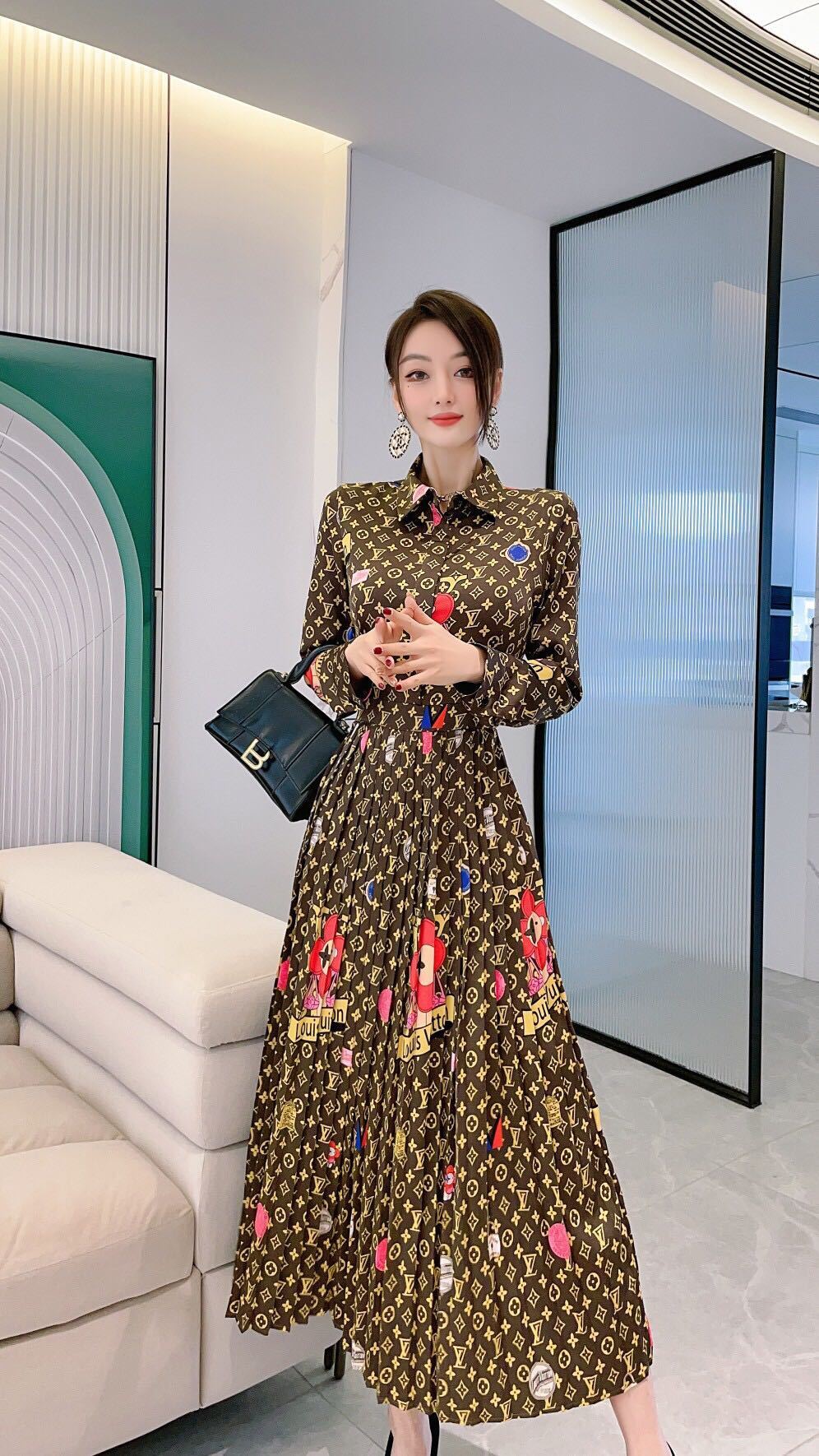 詳細な写真と価格については私に連絡してください。