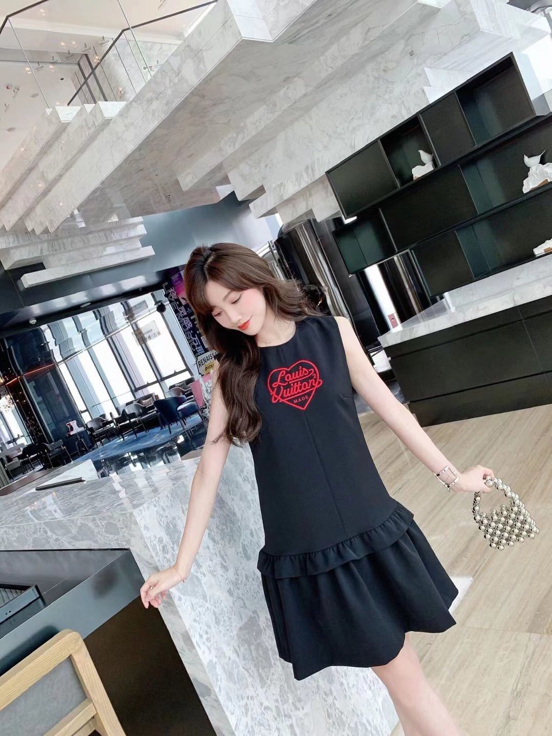 詳細な写真と価格については私に連絡してください。