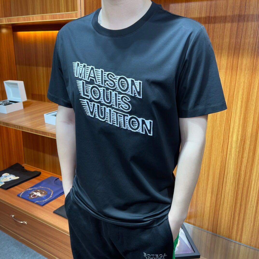 詳細な写真と価格については私に連絡してください。