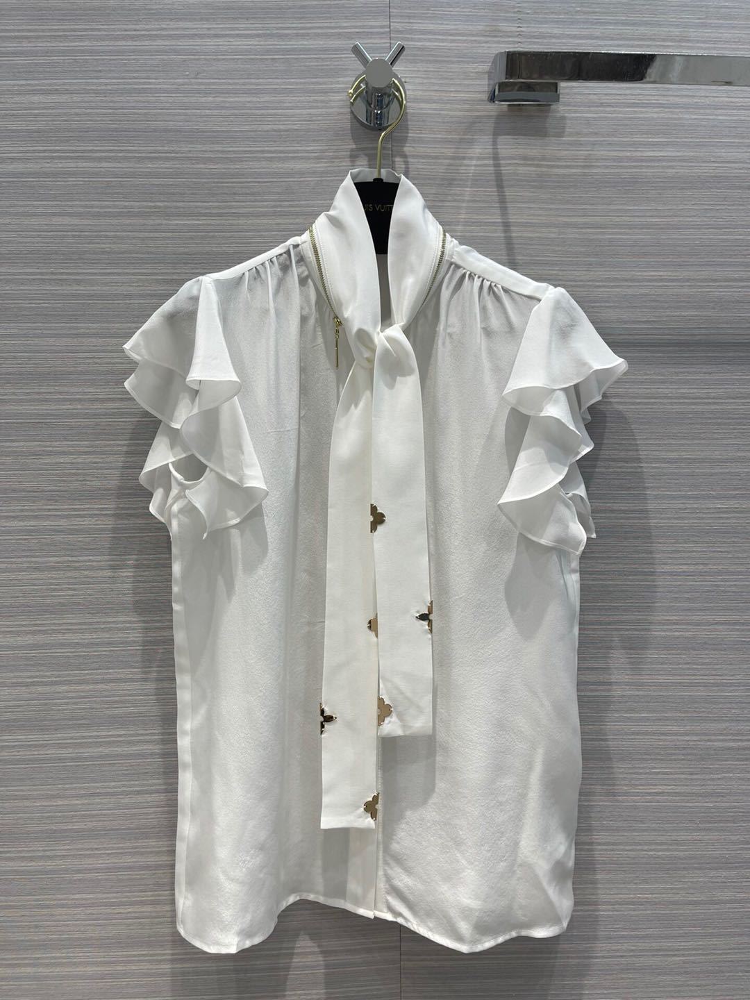 詳細な写真と価格については私に連絡してください。