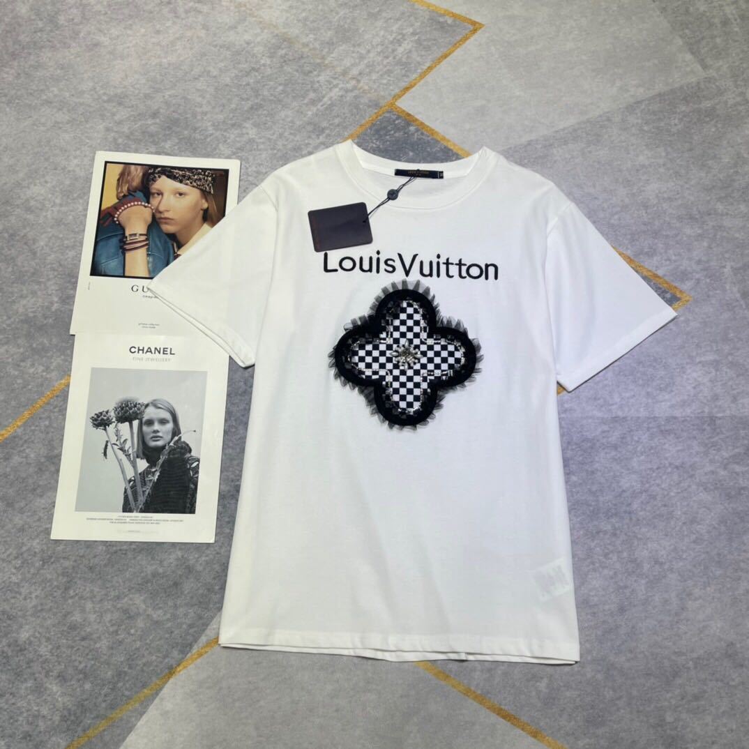 詳細な写真と価格については私に連絡してください。