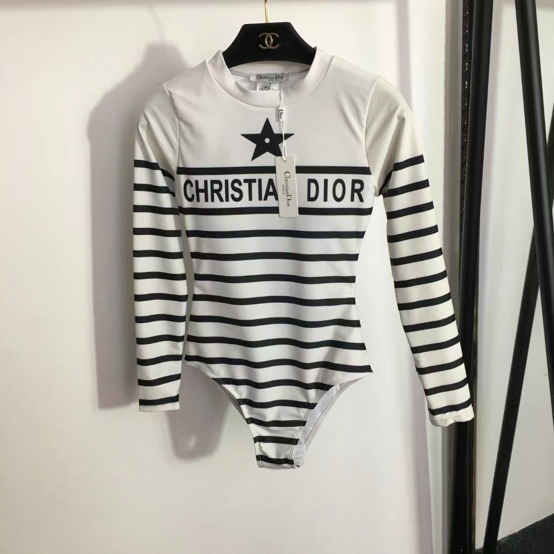 詳細な写真と価格については私に連絡してください。