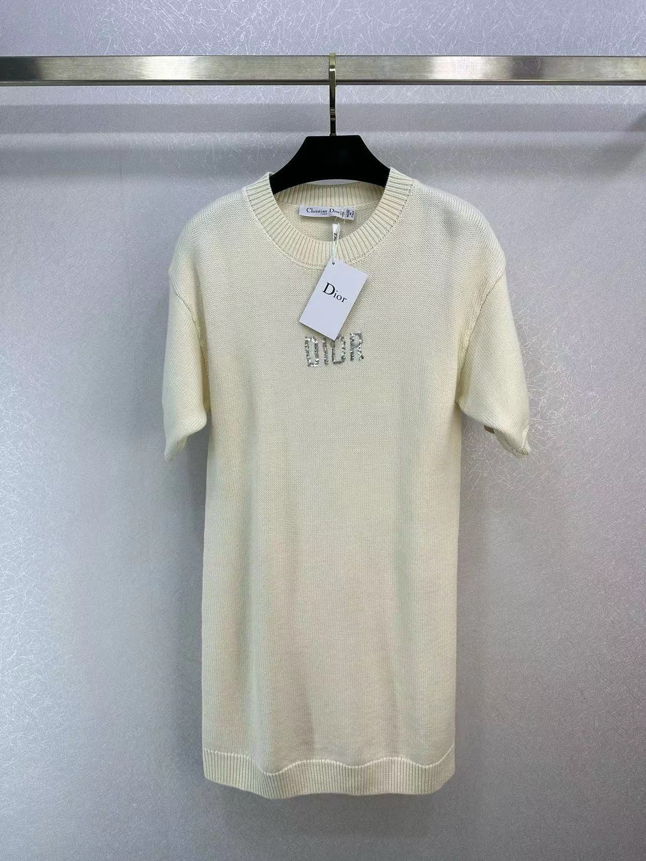 詳細な写真と価格については私に連絡してください。