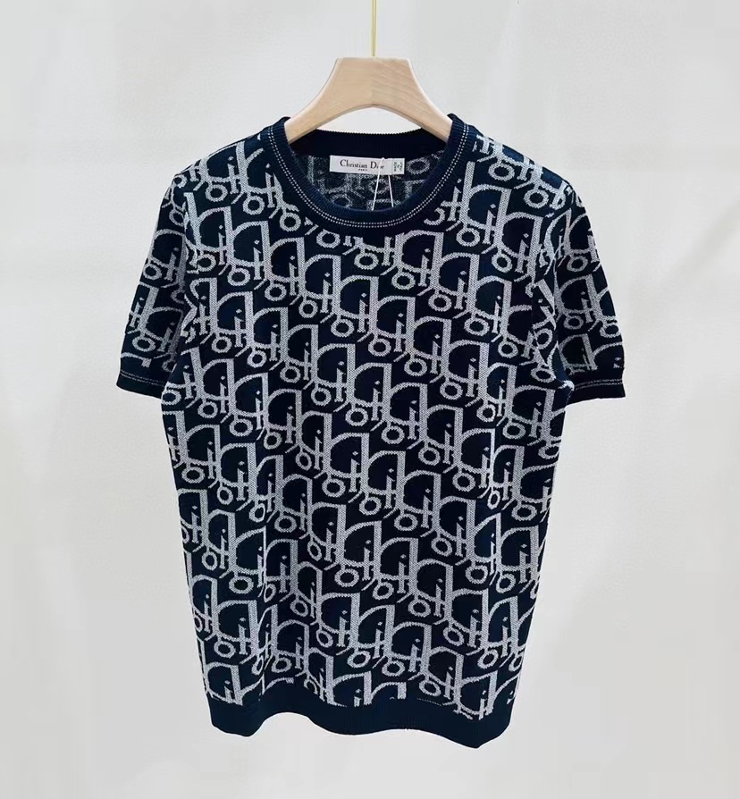 詳細な写真と価格については私に連絡してください。