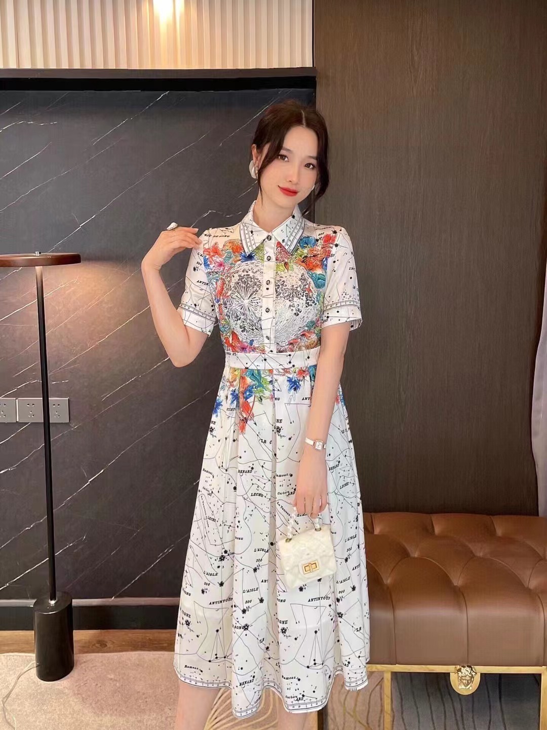 詳細な写真と価格については私に連絡してください