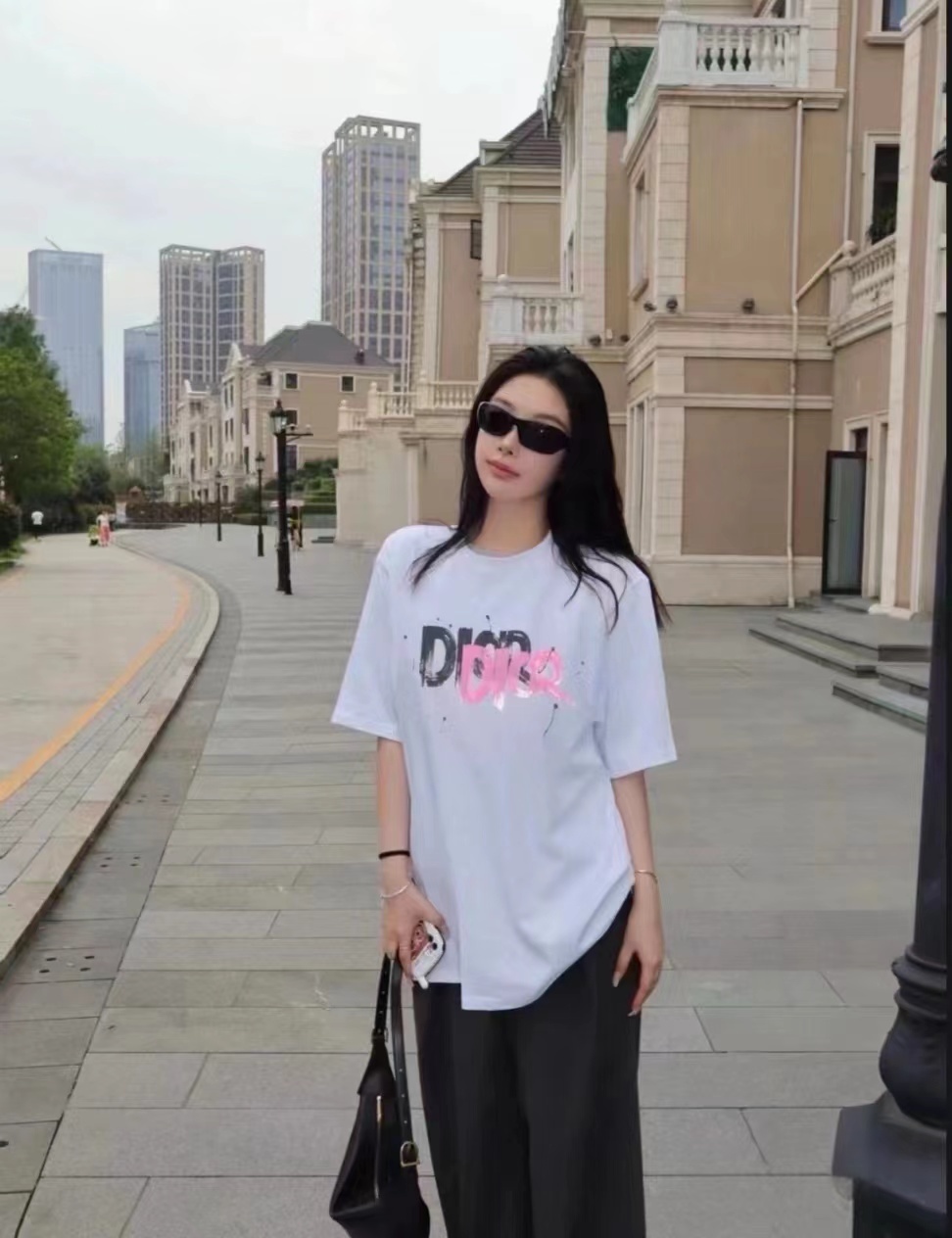 詳細な写真と価格については私に連絡してください。