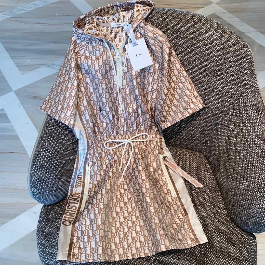 詳細な写真と価格については私に連絡してください。