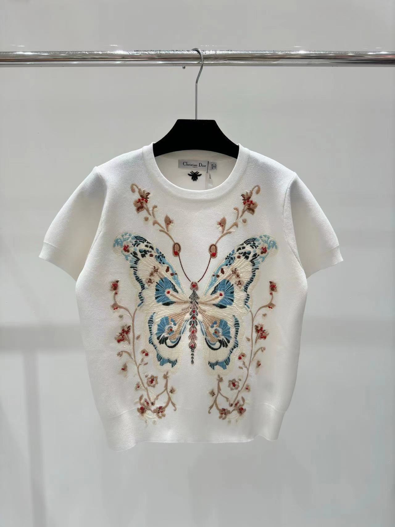 詳細な写真と価格については私に連絡してください。