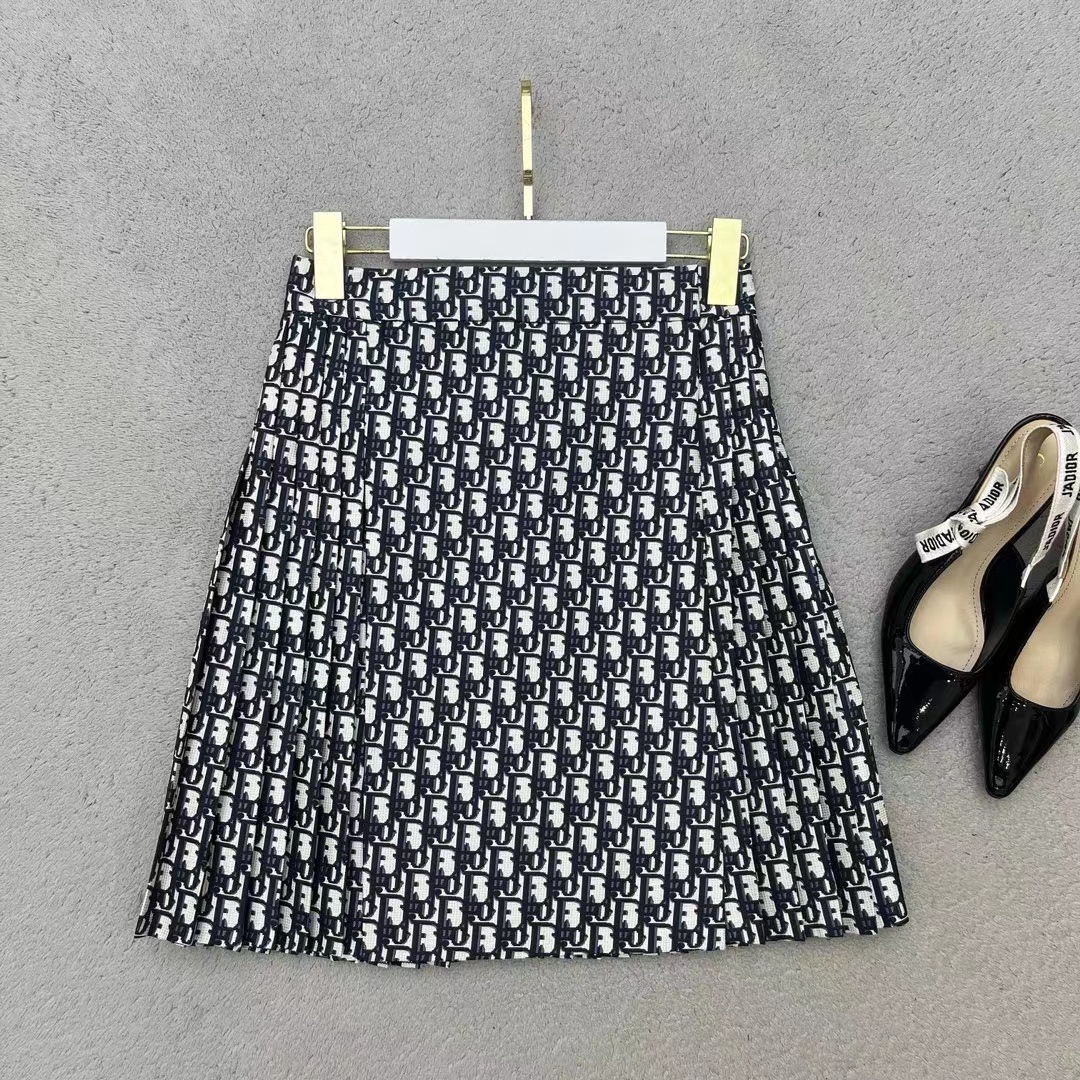 詳細な写真と価格については私に連絡してください。