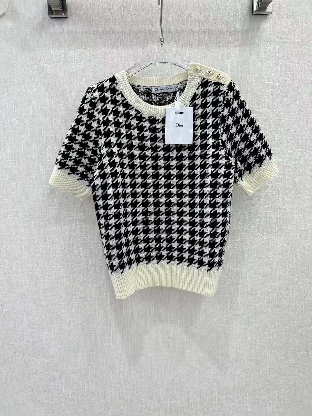 詳細な写真と価格については私に連絡してください。