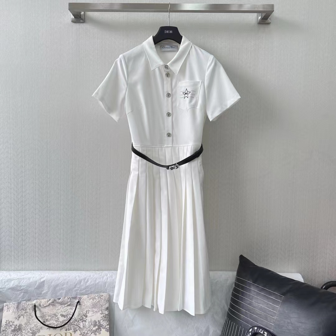 詳細な写真と価格については私に連絡してください。