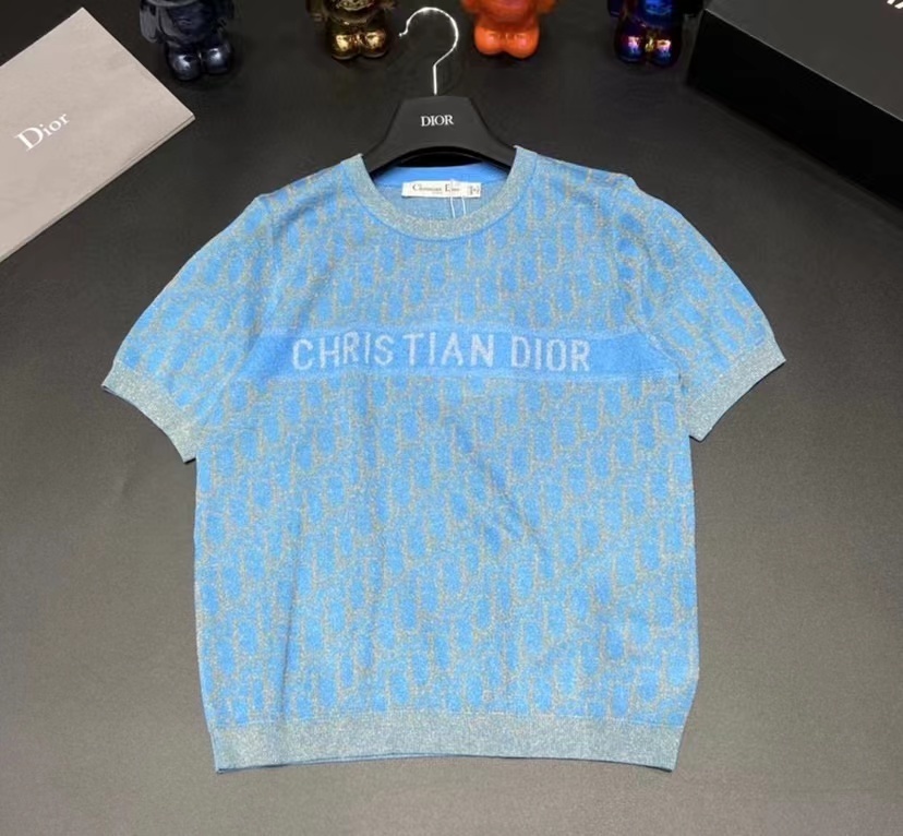 詳細な写真と価格については私に連絡してください。