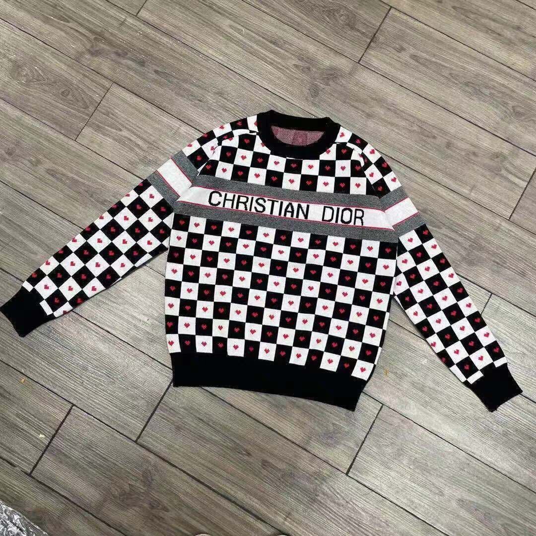 詳細な写真と価格については私に連絡してください