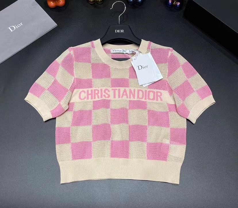 詳細な写真と価格については私に連絡してください。