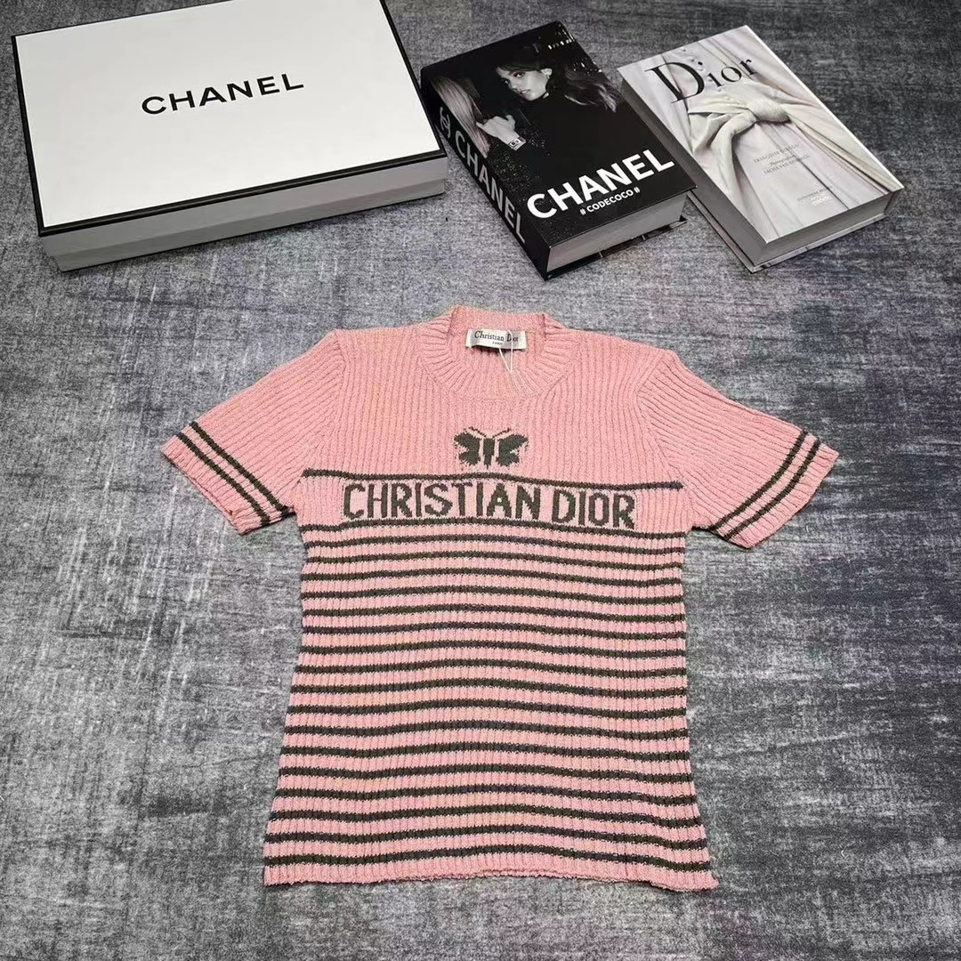 詳細な写真と価格については私に連絡してください。