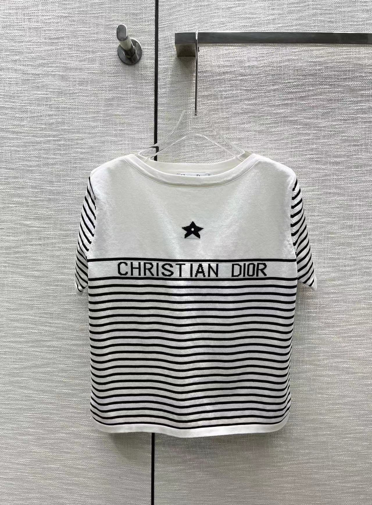 詳細な写真と価格については私に連絡してください。