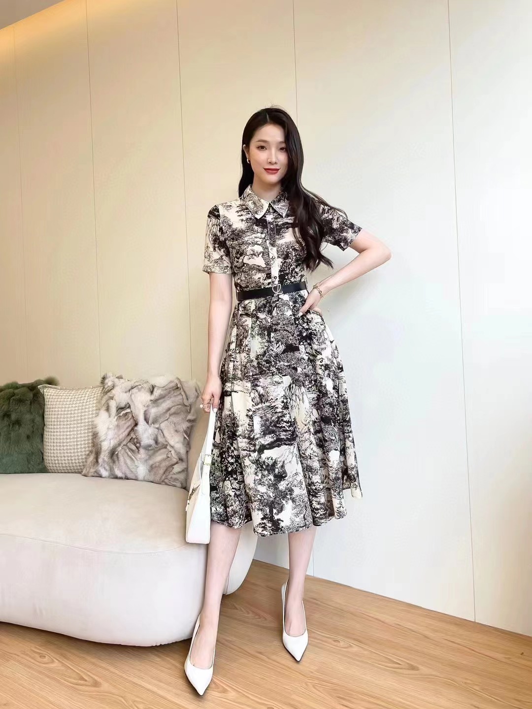 詳細な写真と価格については私に連絡してください