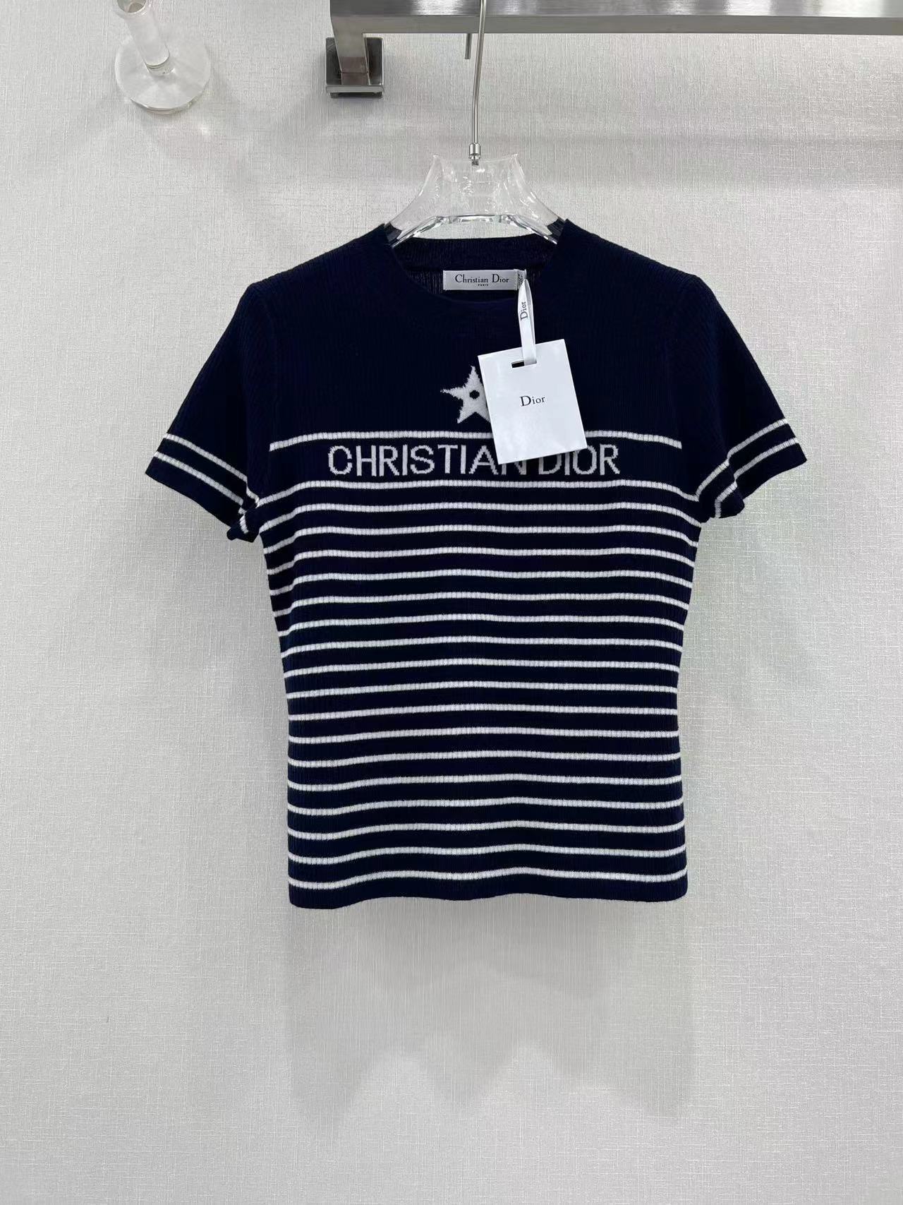 詳細な写真と価格については私に連絡してください。