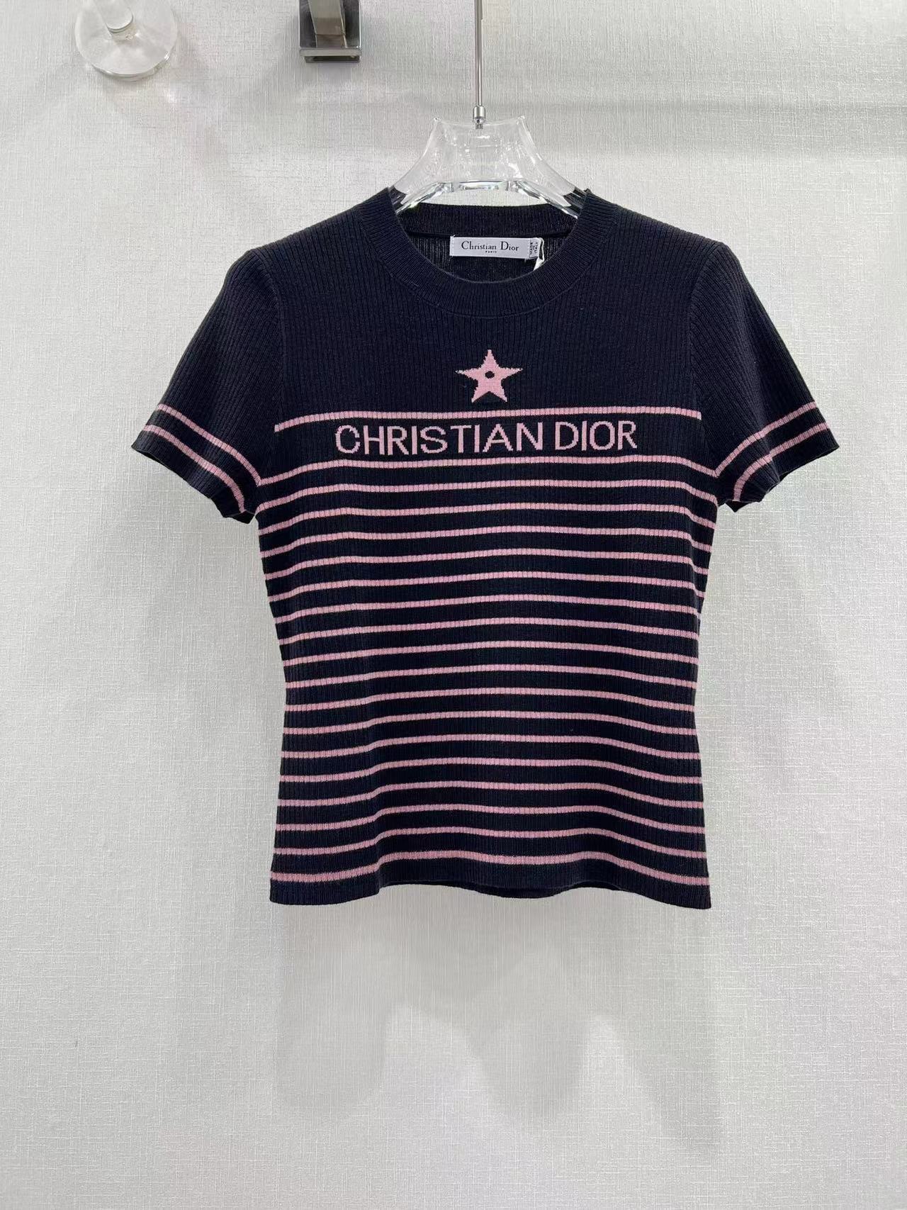 詳細な写真と価格については私に連絡してください。