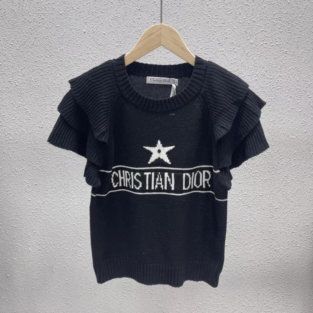 詳細な写真と価格については私に連絡してください。