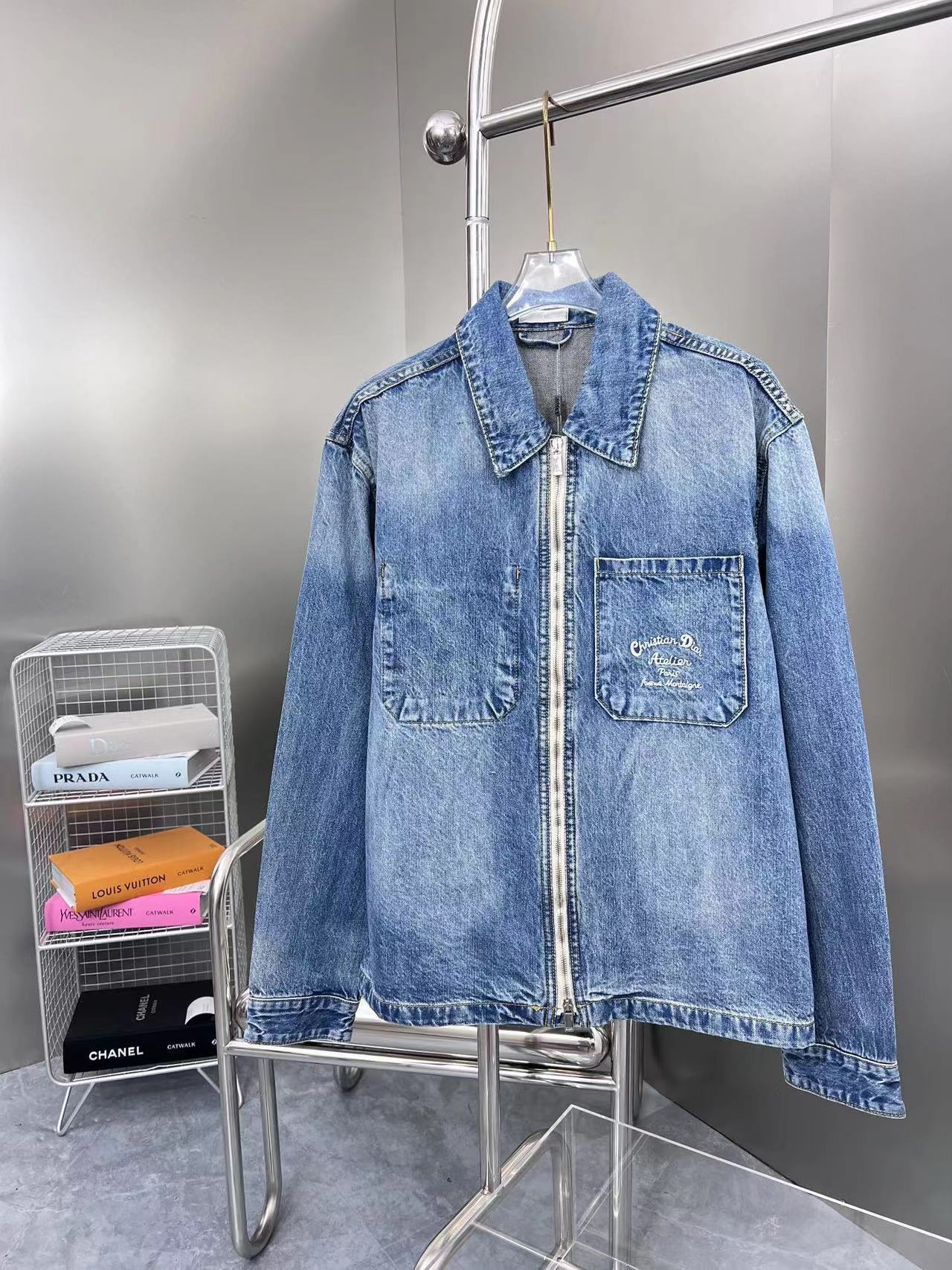 詳細な写真と価格については私に連絡してください。