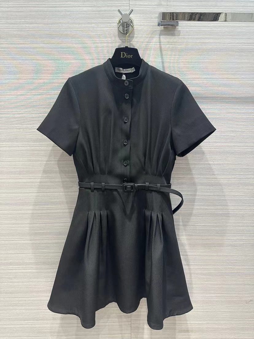 詳細な写真と価格については私に連絡してください。