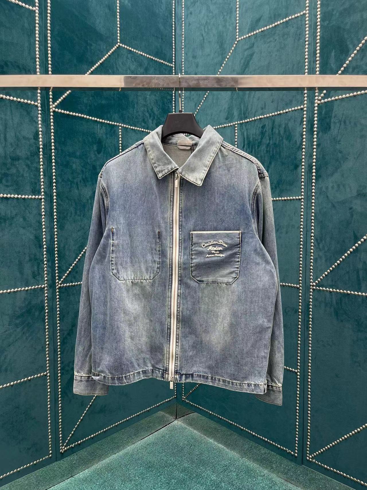 詳細な写真と価格については私に連絡してください。