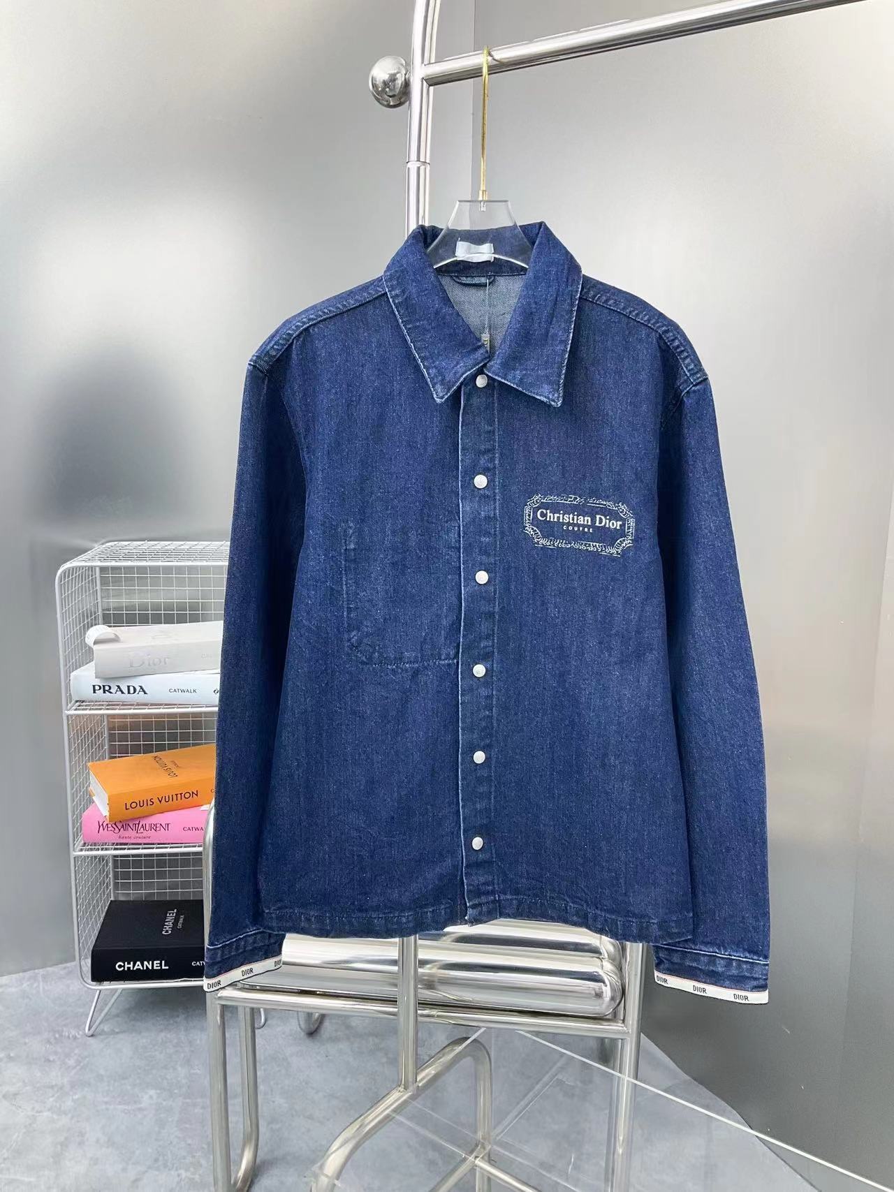 詳細な写真と価格については私に連絡してください。