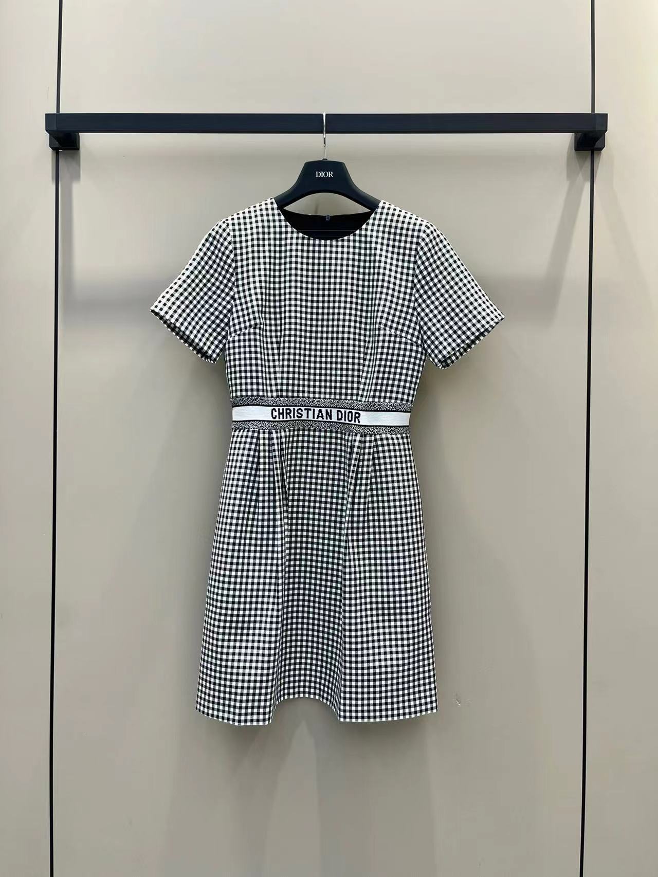 詳細な写真と価格については私に連絡してください。