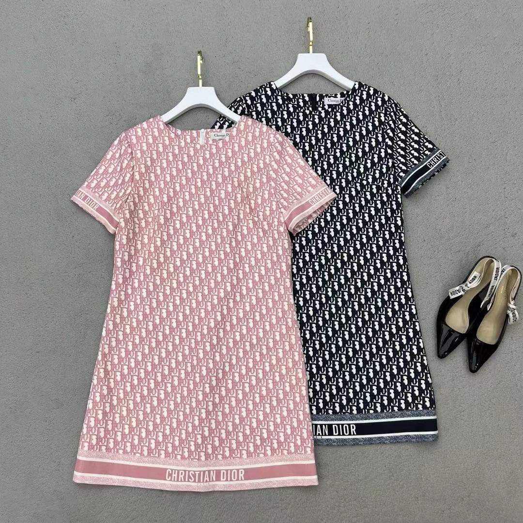 詳細な写真と価格については私に連絡してください。