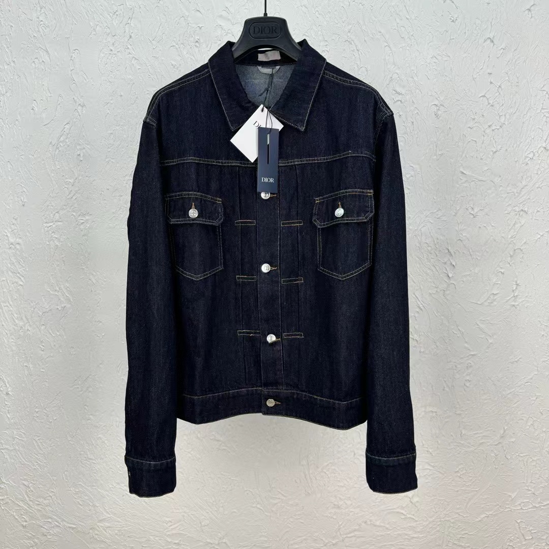 詳細な写真と価格については私に連絡してください。