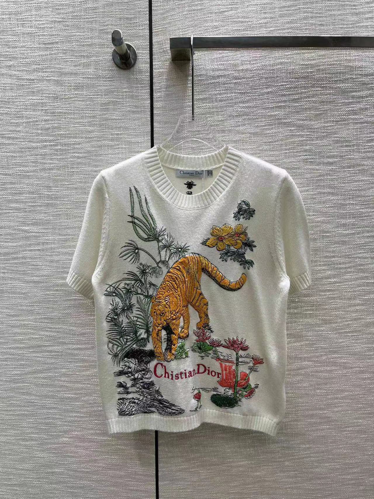 詳細な写真と価格については私に連絡してください。