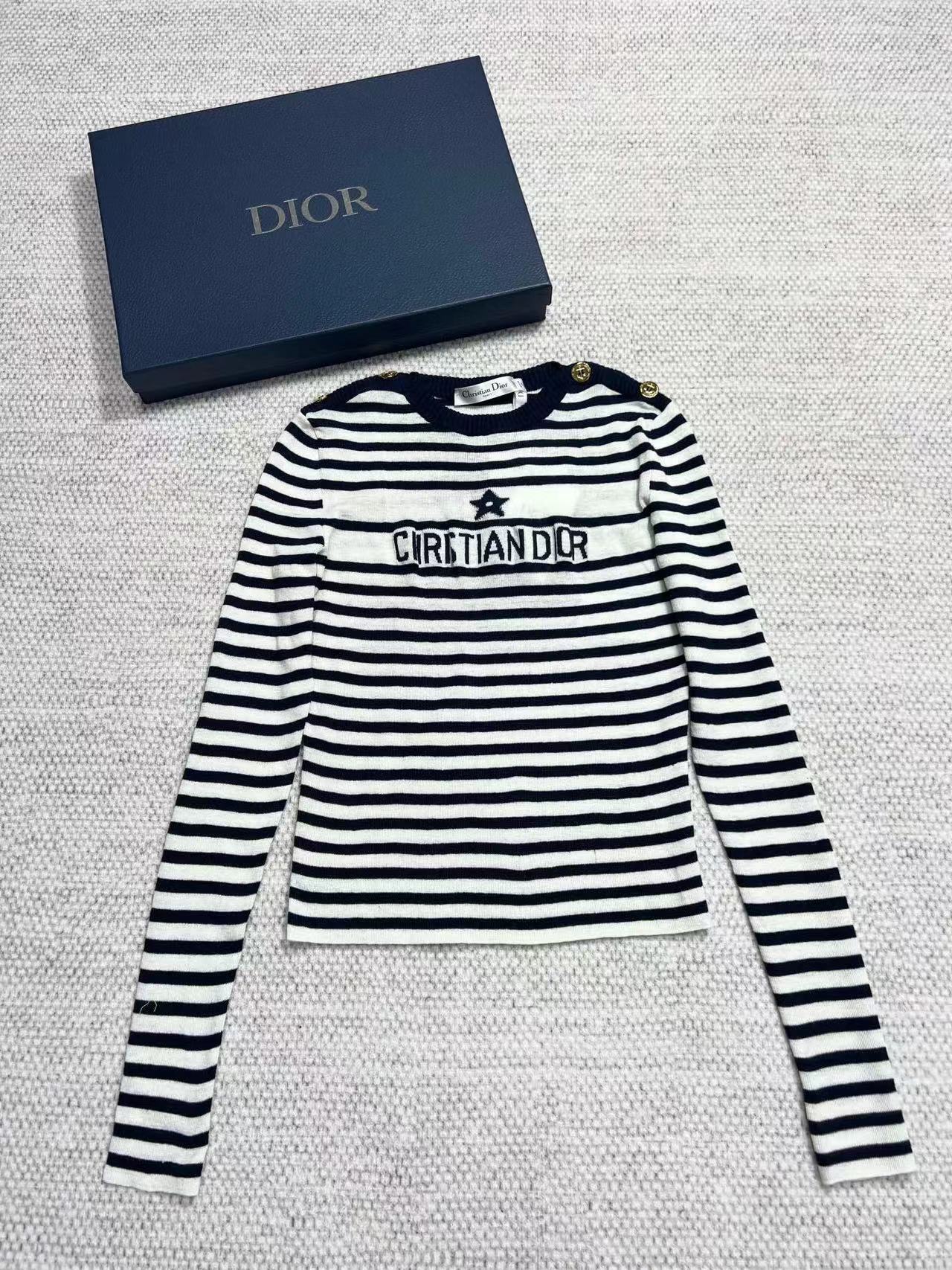 詳細な写真と価格については私に連絡してください。