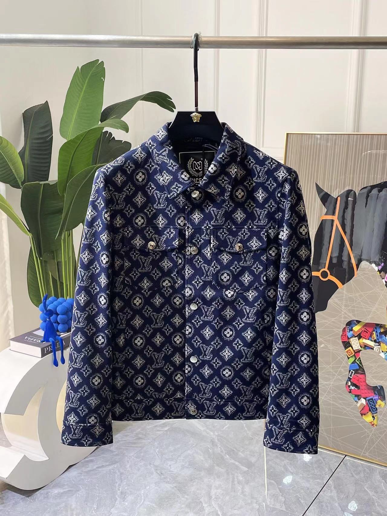 詳細な写真と価格については私に連絡してください。