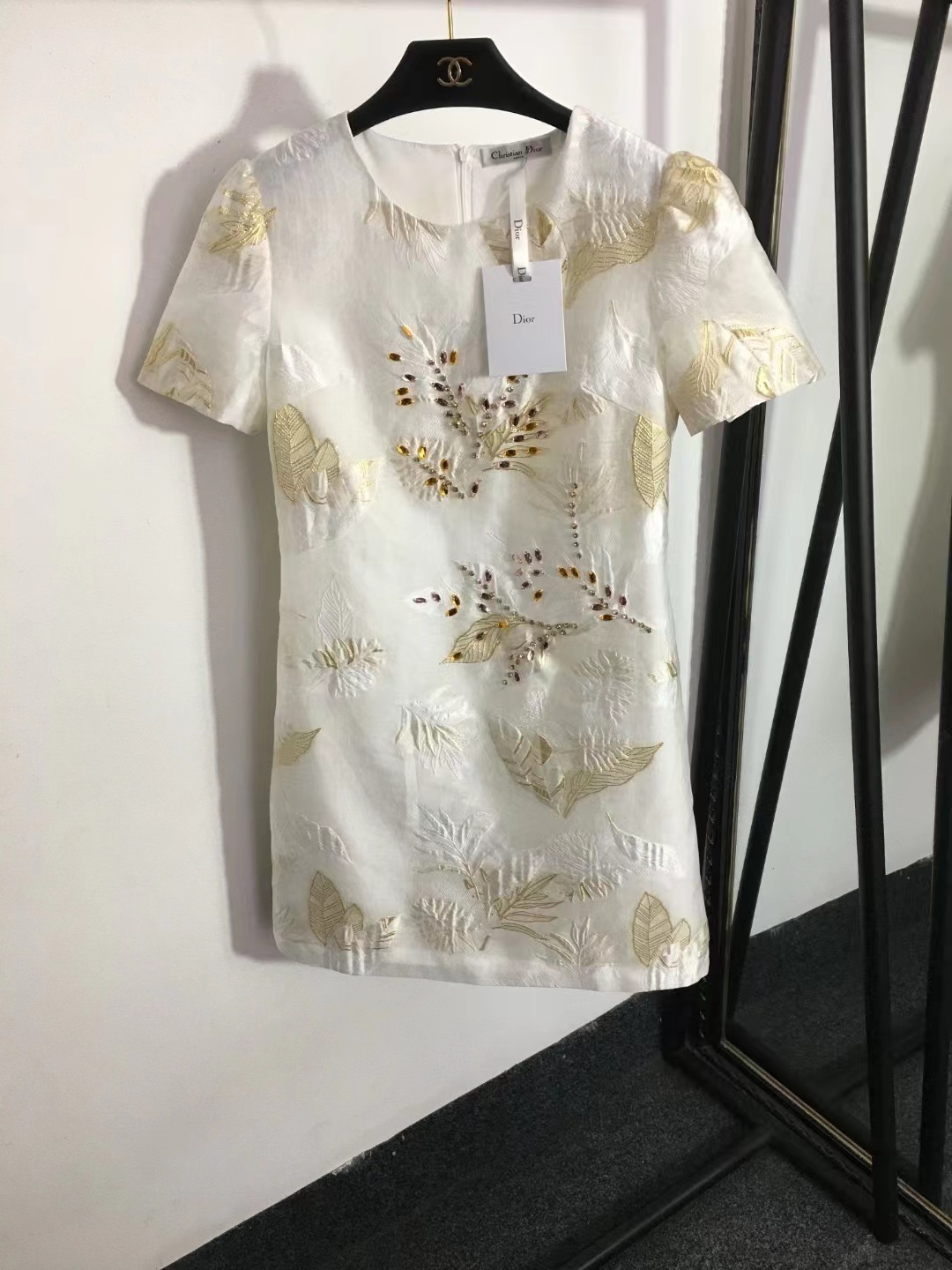 詳細な写真と価格については私に連絡してください。