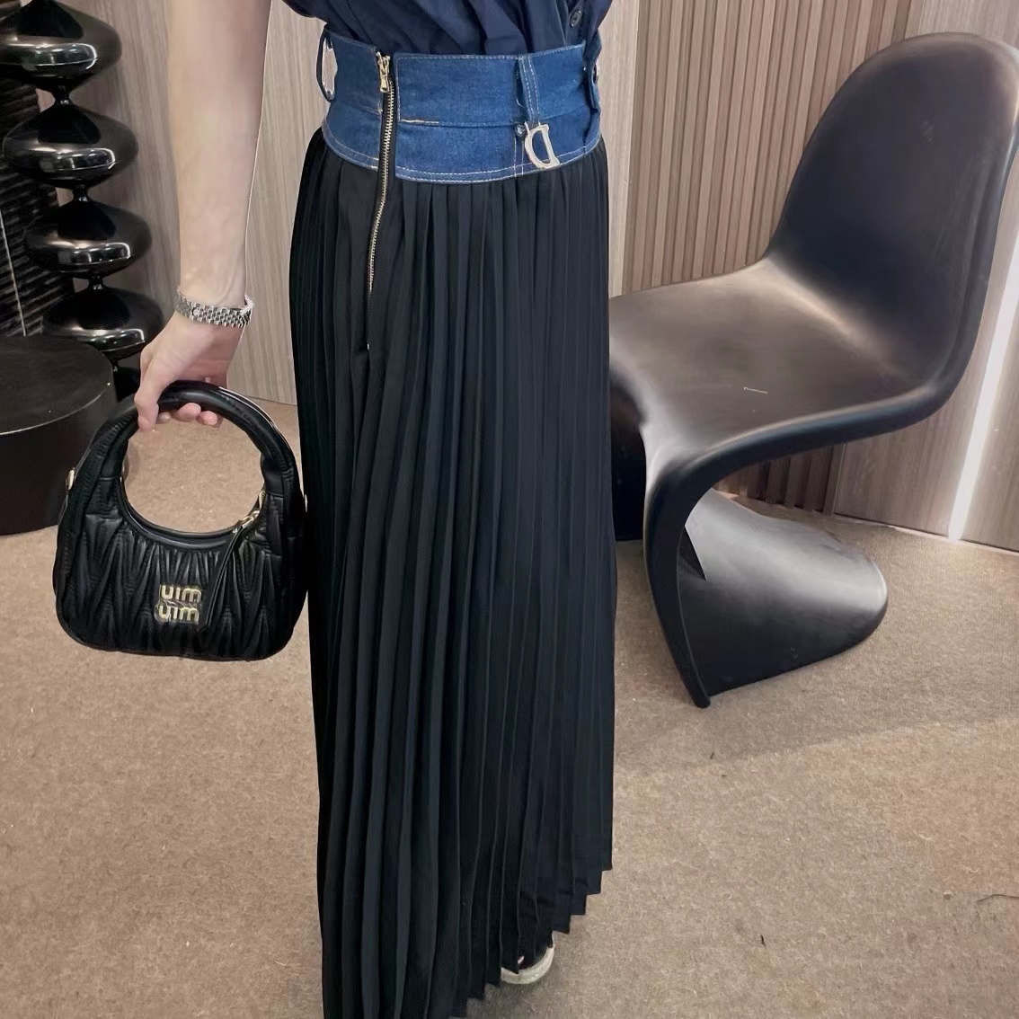 詳細な写真と価格については私に連絡してください。